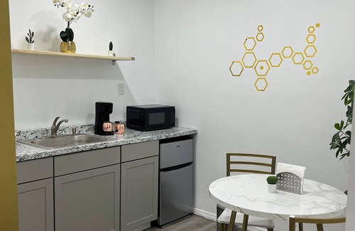 Westside Apartment | Cozy Private Entire Studio Suite Independent Guest Entrance