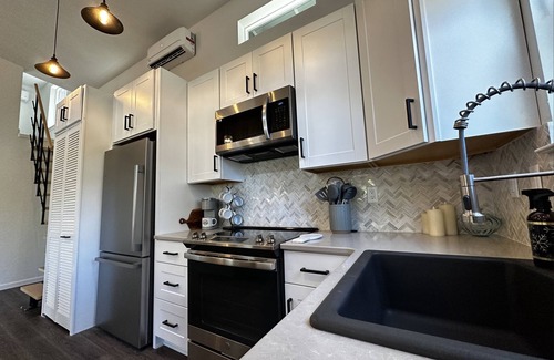 Jacksonville Cottage | Cozy private family ranch cottage! Vineyards, Britt Festival and Applegate Lake!