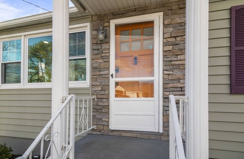 Glen Burnie House | Cozy Private Family Palace near BWI, Pet-Friendly