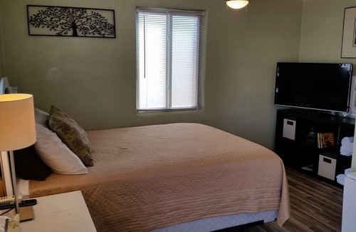 Encanto House | Cozy Private Midtown Studio Guesthouse