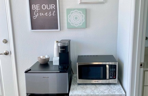 Northwest Orlando House | Cozy, Private, Modern 1BD/1BA Apt in College Park Home. Pet Friendly!