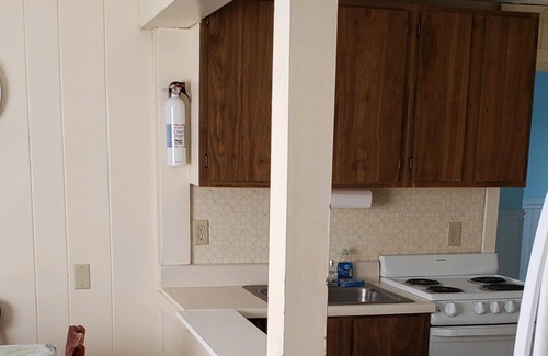 Hampton House | Cozy, private, quiet, family-friendly house in Hampton!