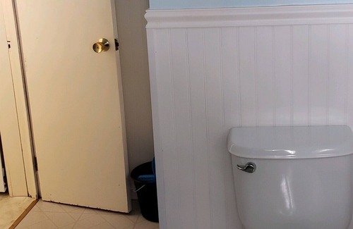 Hampton House | Cozy, private, quiet, family-friendly house in Hampton!