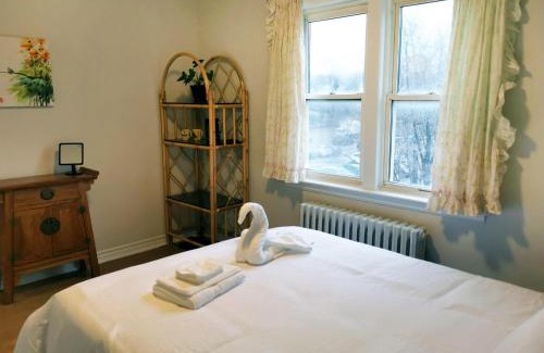 Englemount - Lawrence House | Cozy Private Rm Heart of North York Free Parking Full Kitchen Close to Downtown