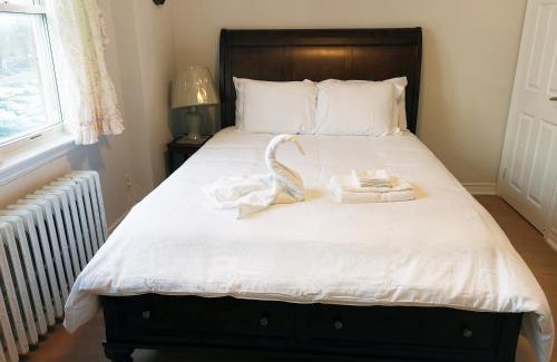 Englemount - Lawrence House | Cozy Private Rm Heart of North York Free Parking Full Kitchen Close to Downtown