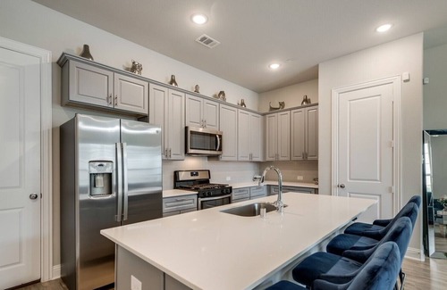 Frisco House | Cozy Private room + bathroom with Queen Bed in Frisco - Close to PGA & The Star