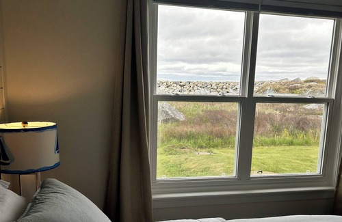 Peggy's Cove Bed & Breakfast | Cozy Private Room at Meg Inn Peggys Cove