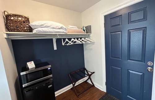 Peggy's Cove Bed & Breakfast | Cozy Private Room at Meg Inn Peggys Cove