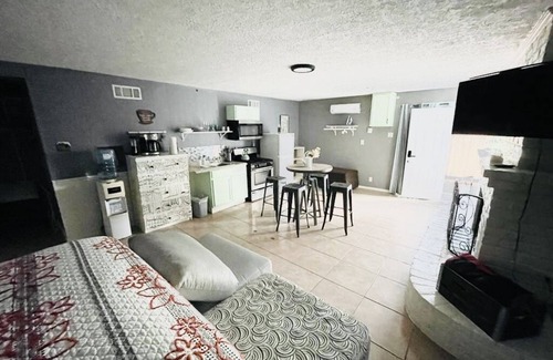 Edgebrook Apartment | Cozy Private studio Hobby Airport