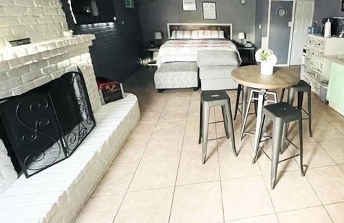 Edgebrook Apartment | Cozy Private studio Hobby Airport