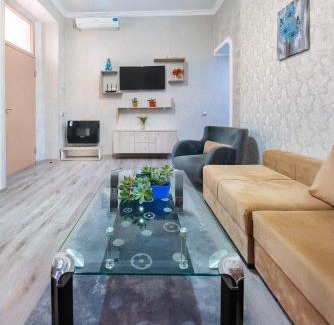 Chugureti Apartment | Cozy Qolga apartment in Old Tbilisi