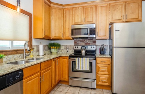 Ann Arbor House | Cozy- Quaint Downtown Delight!
