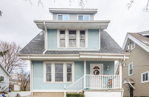 Ann Arbor House | Cozy- Quaint Downtown Delight!
