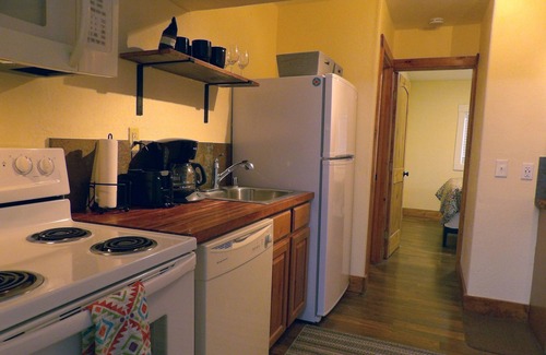 Taos Ski Valley Condo | Cozy Quiet Condo on the Hill