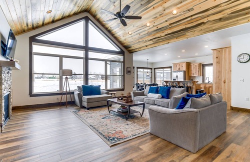 Red Lodge House | Cozy, Quiet Golf Course House close to skiing and hiking