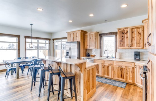 Red Lodge House | Cozy, Quiet Golf Course House close to skiing and hiking