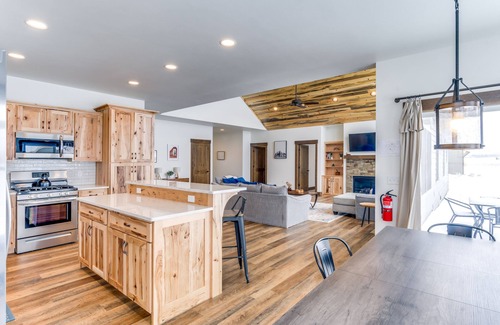 Red Lodge House | Cozy, Quiet Golf Course House close to skiing and hiking