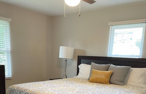 Lynchburg House | Cozy/Quiet Home- 10 Minute Walk to Beautiful Downtown Lynchburg