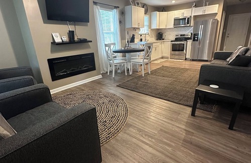 North Belmont House | Cozy, Quiet & Private 3 BR Home! 15 Min to CLT Airport!