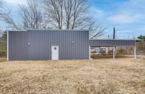 Quitman House | Cozy Quitman Fishing Cabin Near Lake Fork!