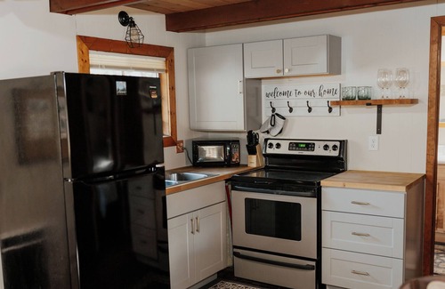 Coffee Creek Resort | Cozy Rainbow Cabin located on Coffee Creek in Trinity Alps
