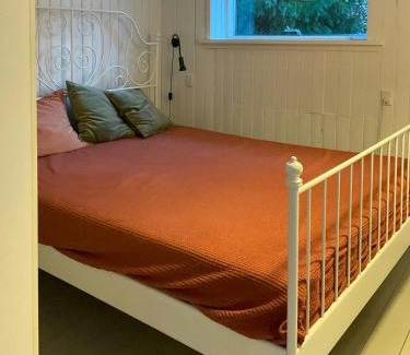 Hornslet House | Cozy Red Cottage By Kalø Vig With Seaview