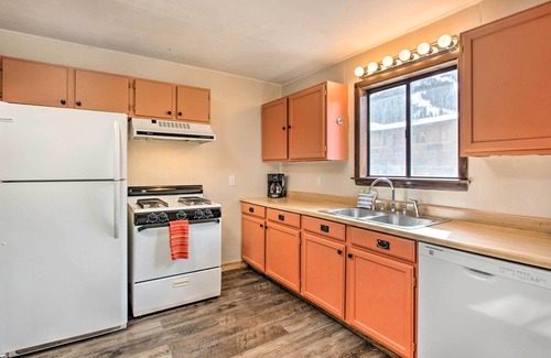Red River Condo | Cozy Red River Condo - Walk to Chair Lift!