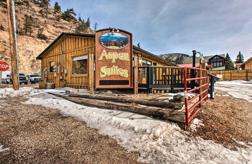 Red River Apartment | Cozy Red River Condo - Walk to Chair Lift!