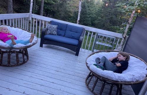 Val Morin Ski Chalet | Cozy Reindeer Lodge in the Laurentians - 5 minutes to Skiing