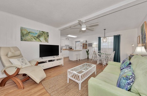 Englewood House | Cozy Relaxed Beachy Couple Space - Part of Gecko House on Manasota Key