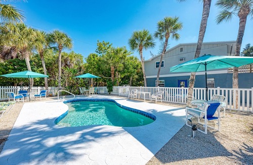 Englewood House | Cozy Relaxed Beachy Couple Space - Part of Gecko House on Manasota Key