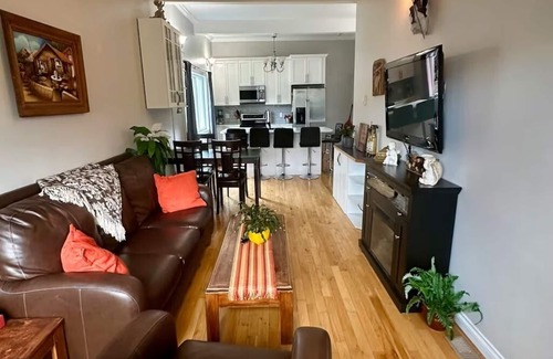 Regional District of Nanaimo House | Cozy, Relaxing Family-Sized House/near the ferry, parks, shopping & downtown!