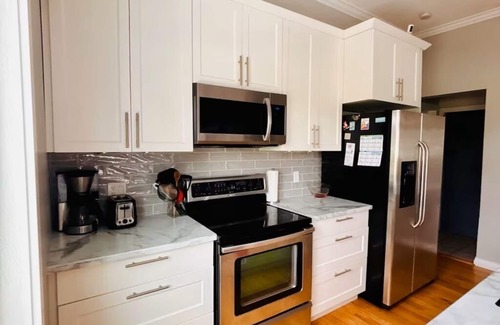 Regional District of Nanaimo House | Cozy, Relaxing Family-Sized House/near the ferry, parks, shopping & downtown!