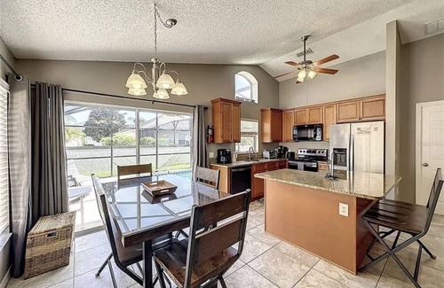 Haines City House | Cozy, Relaxing & Fun Gateway!