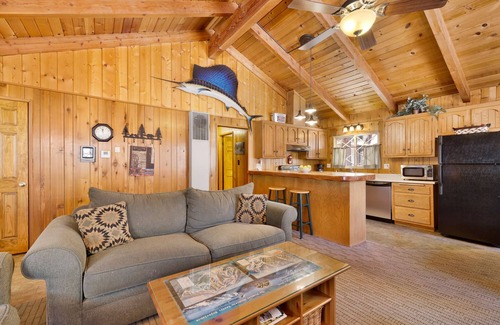 Big Bear Lake Cabin | Cozy & Relaxing Oriole Cottage at Big Bear Lake