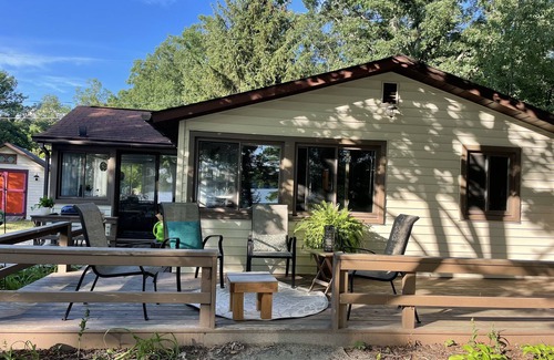 Fenwick Cottage | Cozy, remodeled 1940’s lake cottage on Long Lake in Ionia County