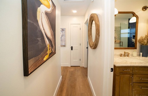 Jupiter House | Cozy Remodeled Cottage Pool home close to Beach