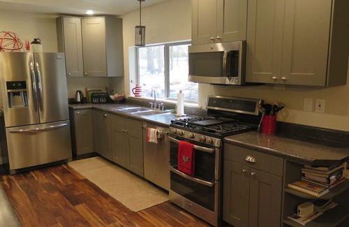 Flagstaff House | Cozy Remodeled Getaway in Continental Country Club, Large Wooded Lot & Wildlife