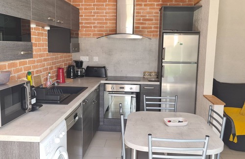 Saint-Vincent-sur-Jard Cottage | Cozy Renovated House, 4 Guests, Near Beach & Shops, Large Shared Garden with Trampoline & Swing