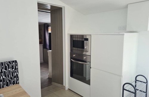 Saint-Vincent-sur-Jard Cottage | Cozy Renovated Cottage Near Beach with Shared Garden and Activities in Saint-Vincent-sur-Jard