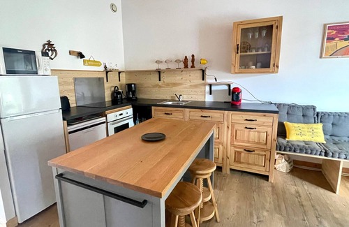 Bretignolles-sur-Mer House | Cozy Renovated Home with Large Garden, Pergola, and WiFi - Near Beach, Sleeps 5