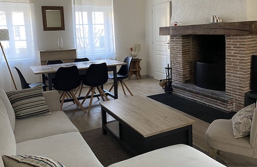 Avaray Cottage | Cozy Renovated Cottage in Private Courtyard near Loire Castles
