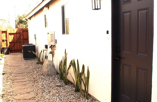 Reseda Apartment | Cozy Reseda Studio Near Hospitals