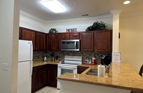 Four Corners Condo | COZY RESORT CONDO NEAR TOP ATTRACTIONS IN ORLANDO