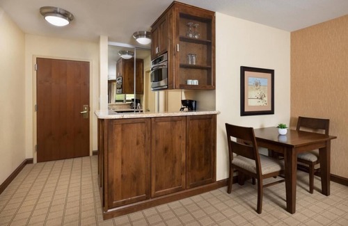 Crested Butte Hotel | Cozy Retreat: Standard Double Queen with Balconies & Pool - Elevation Hotel