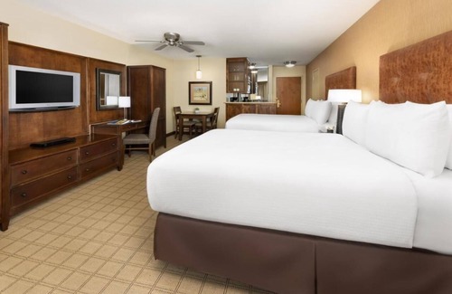 Crested Butte Hotel | Cozy Retreat: Standard Double Queen with Balconies & Pool - Elevation Hotel