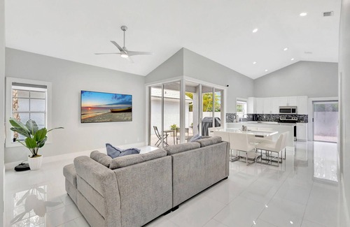 Hunt Club House | Cozy Retreat in Palm Beach Gardens Golfing Community of PGA National