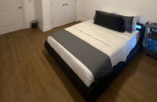 West Side Apartment | Cozy Retreat: 1BR Haven in NJ - Minutes from Time Square NYC