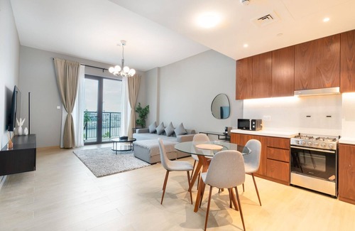 Jumeirah Apartment | Cozy Retreat at Port De La Mer Beach