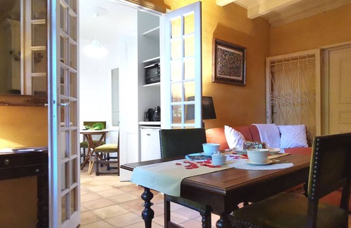 Le Puy-en-Velay Apartment | Cozy Retreat in Puy-en-Velay with Private Courtyard and WIFI